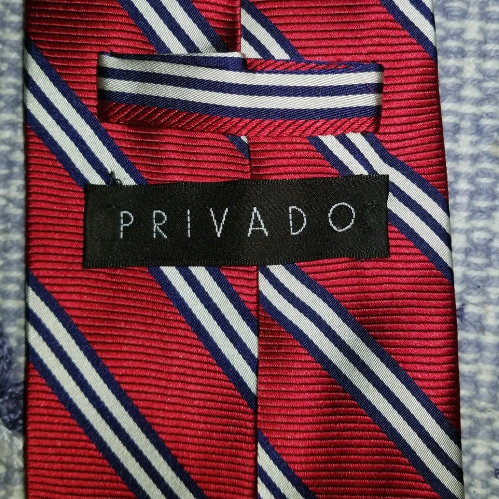 Privado tie